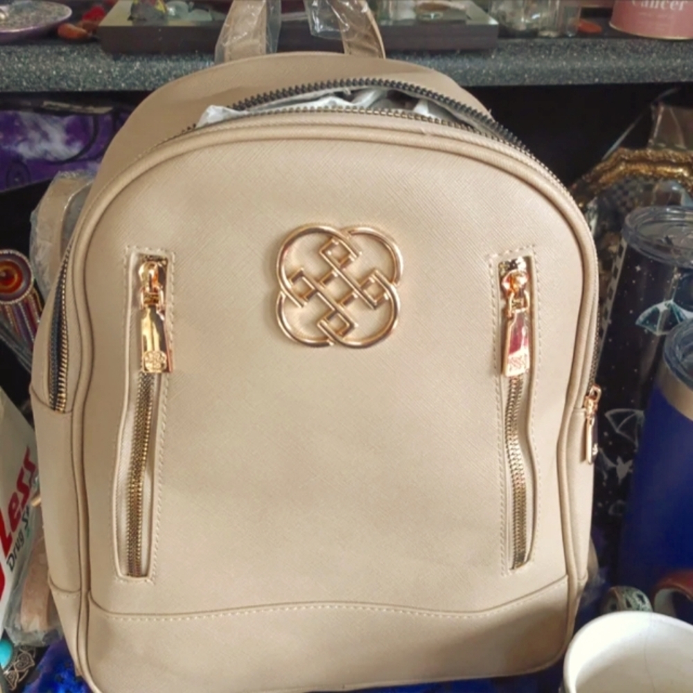 Daisy Fuentes Backpack Purse NWT Gold, Cream